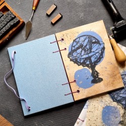 Carnet artisanal linogravure astronomie fait main