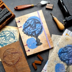 Carnet artisanal linogravure astronomie fait main