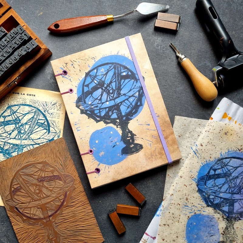 Carnet artisanal linogravure astronomie fait main