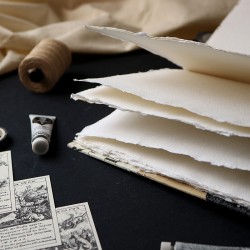 Carnet artisanal A5: livre d'artiste blanc et noir